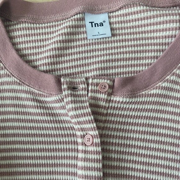 TNA Henley Top Size Large - Picture 2 of 2